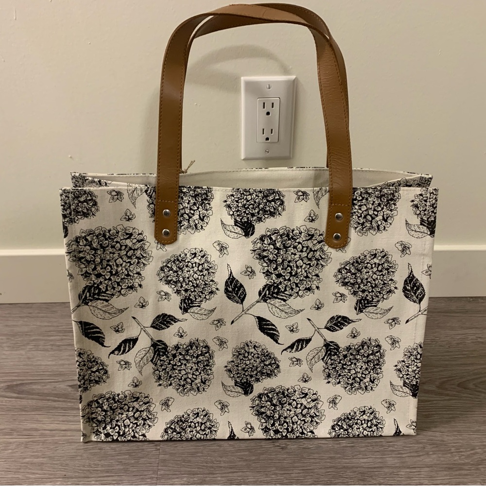Large Floral black and white Cotton fabric Canvas Tote Bag with leather Handles - Picture 1 of 8